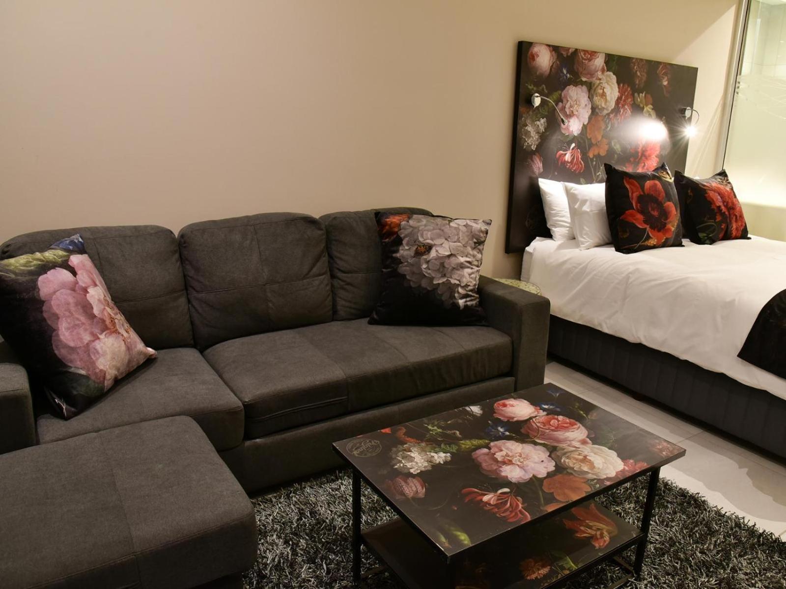 Menlyn Maine Luxury Rentals Pretoria Room photo
