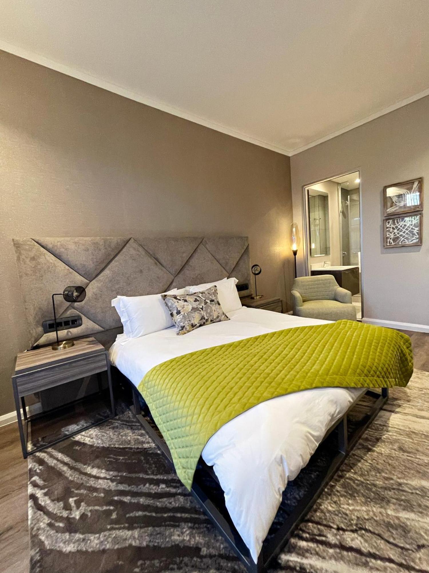 Menlyn Maine Luxury Rentals Pretoria Exterior photo